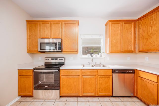 2438 Encino Cedros, San Antonio, TX 78259