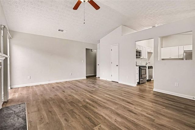 2062 W Morgan's Bluff Court, Lithonia, GA 30058