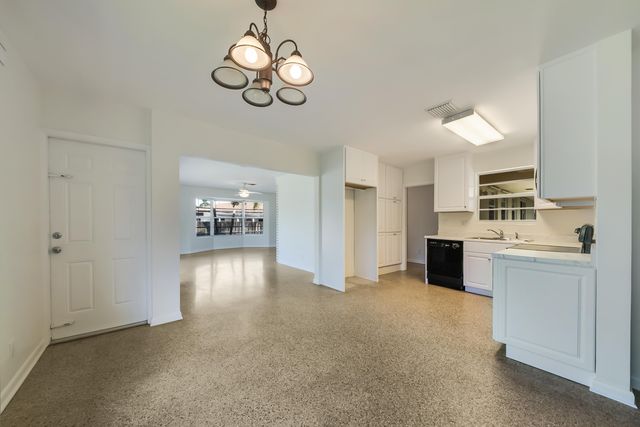 2022 Collier Avenue, Lake Worth, FL 33461