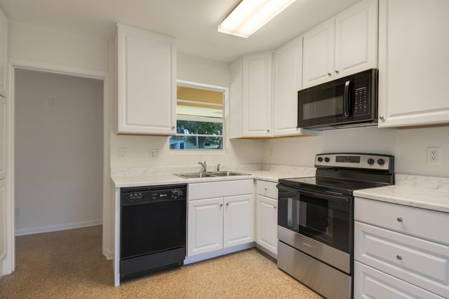 2022 Collier Avenue, Lake Worth, FL 33461