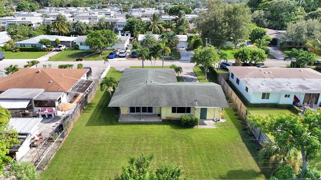 2022 Collier Avenue, Lake Worth, FL 33461