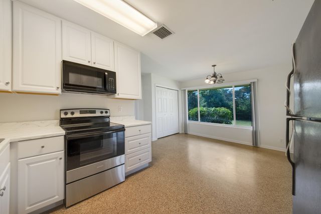 2022 Collier Avenue, Lake Worth, FL 33461