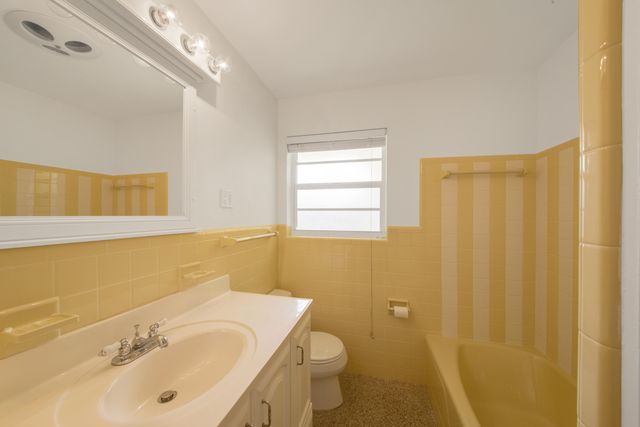 2022 Collier Avenue, Lake Worth, FL 33461