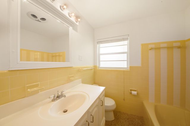 2022 Collier Avenue, Lake Worth, FL 33461