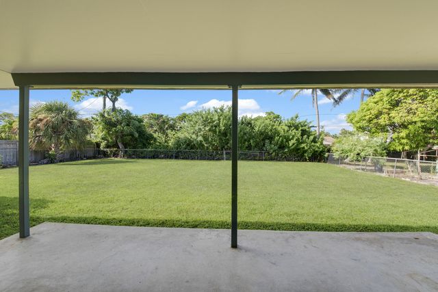 2022 Collier Avenue, Lake Worth, FL 33461