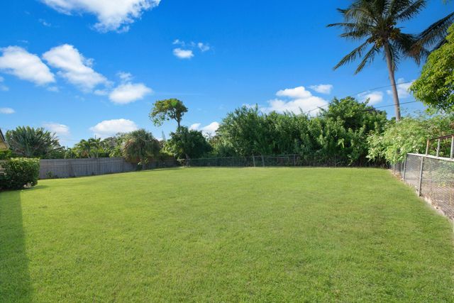 2022 Collier Avenue, Lake Worth, FL 33461