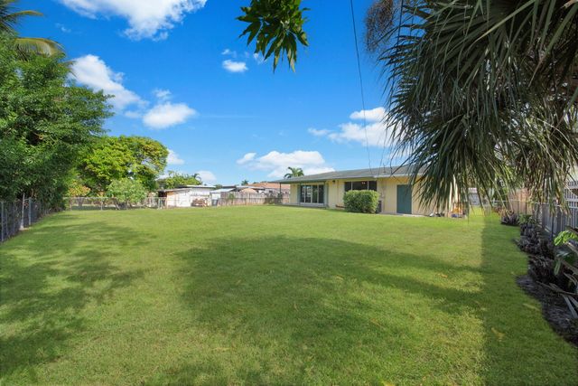 2022 Collier Avenue, Lake Worth, FL 33461