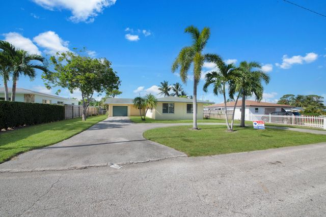 2022 Collier Avenue, Lake Worth, FL 33461