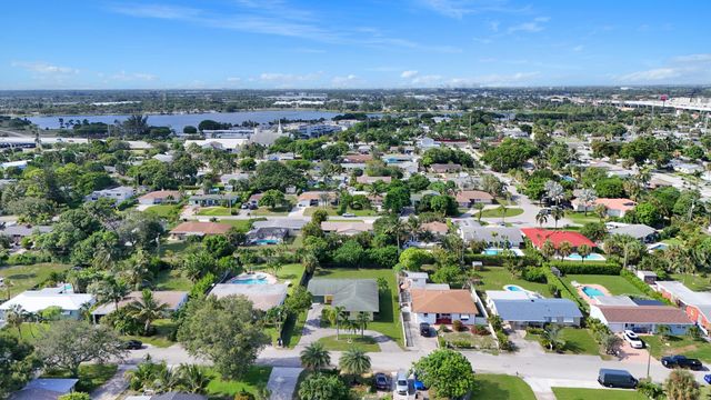 2022 Collier Avenue, Lake Worth, FL 33461