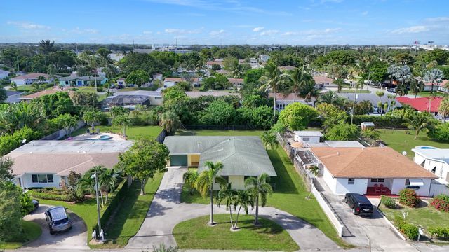2022 Collier Avenue, Lake Worth, FL 33461