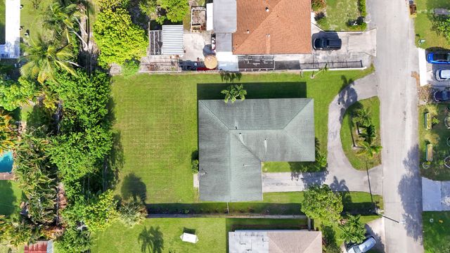 2022 Collier Avenue, Lake Worth, FL 33461