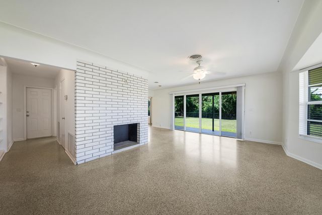 2022 Collier Avenue, Lake Worth, FL 33461