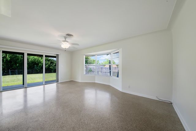 2022 Collier Avenue, Lake Worth, FL 33461