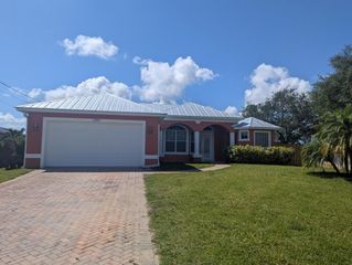 359 SW Kestor Drive, Port St Lucie, FL 34953