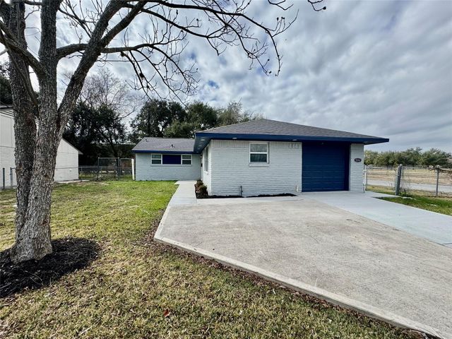 5502 Elm Tree Drive, Houston, TX 77048