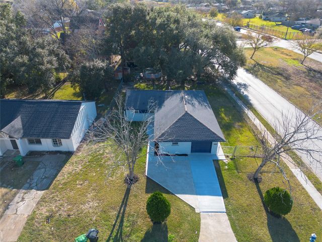 5502 Elm Tree Drive, Houston, TX 77048