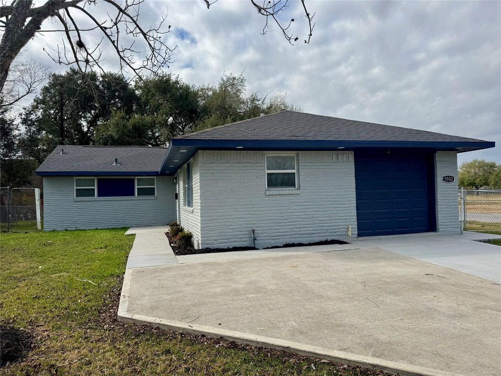 5502 Elm Tree Drive, Houston, TX 77048