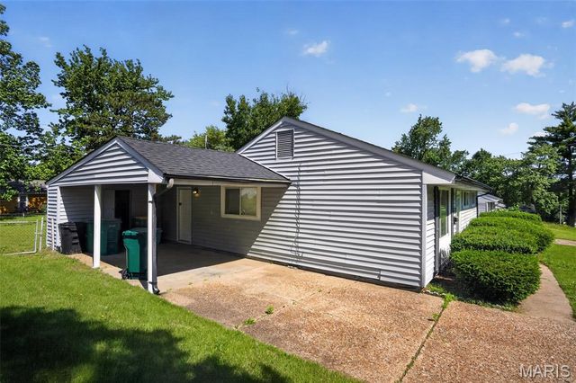 5563 Winchelsea Drive, St Louis, MO 63121