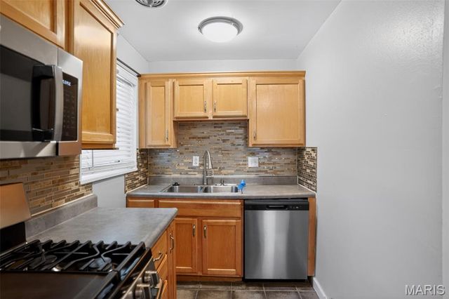 5563 Winchelsea Drive, St Louis, MO 63121