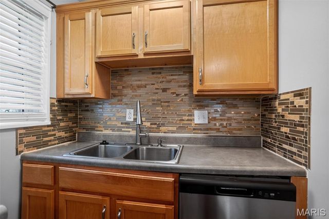 5563 Winchelsea Drive, St Louis, MO 63121