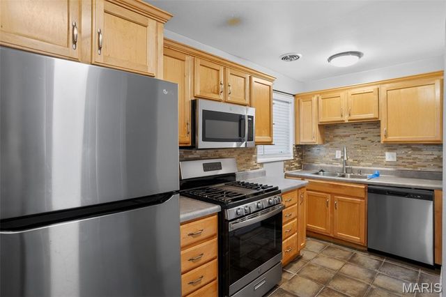 5563 Winchelsea Drive, St Louis, MO 63121