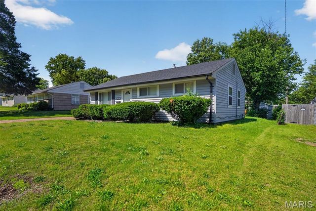 5563 Winchelsea Drive, St Louis, MO 63121