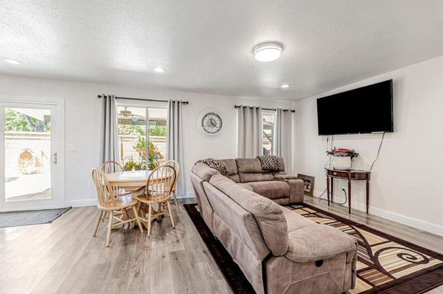 615 Heron Drive, Los Banos, CA 93635