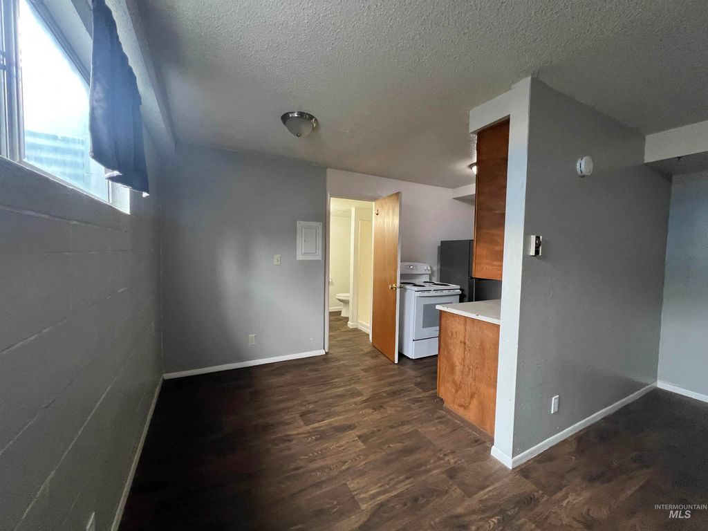 151 NW 8th St, Ontario, OR 97914 photo 5