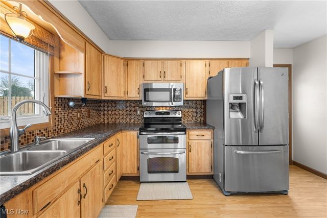 6619 Rosedale Drive, Amherst, OH 44001