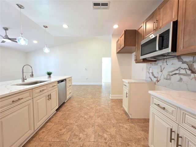 1076 STRATTON AVENUE, Spring Hill, FL 34609