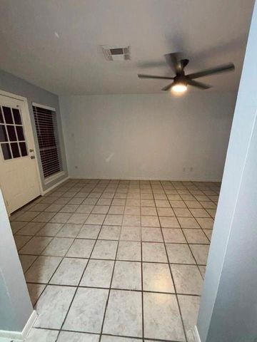 3043 Overland Trail, Dickinson, TX 77539