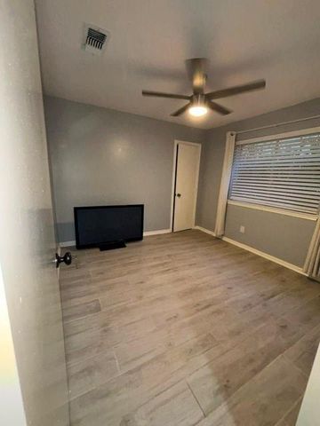 3043 Overland Trail, Dickinson, TX 77539