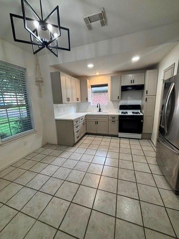3043 Overland Trail, Dickinson, TX 77539