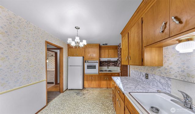 9539 7th Avenue NW, Seattle, WA 98117