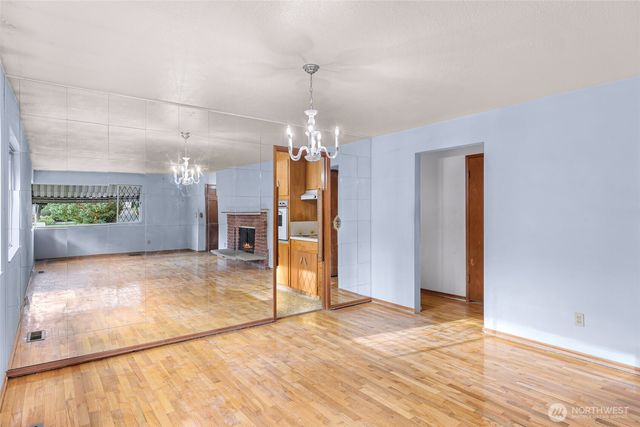 9539 7th Avenue NW, Seattle, WA 98117