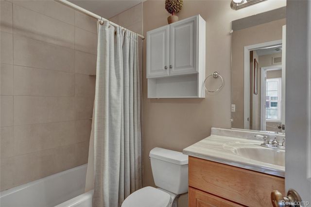 2627 Thornbrier Court 3D, Orion Charter Township, MI 48430