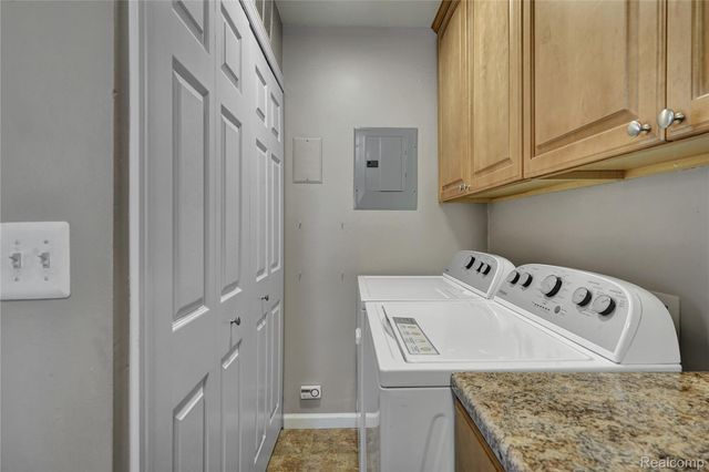 2627 Thornbrier Court 3D, Orion Charter Township, MI 48430