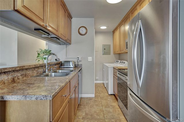 2627 Thornbrier Court 3D, Orion Charter Township, MI 48430