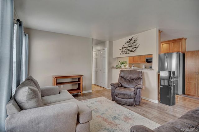 2627 Thornbrier Court 3D, Orion Charter Township, MI 48430