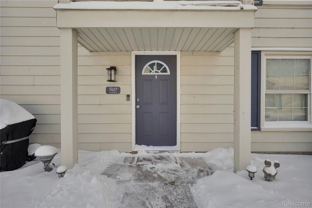 2627 Thornbrier Court 3D, Orion Charter Township, MI 48430