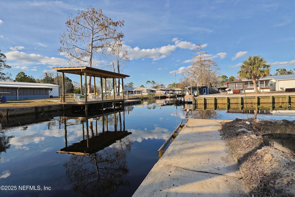 Image 1 of property listing at 138 EDGEWATER Road, Satsuma, FL 32189