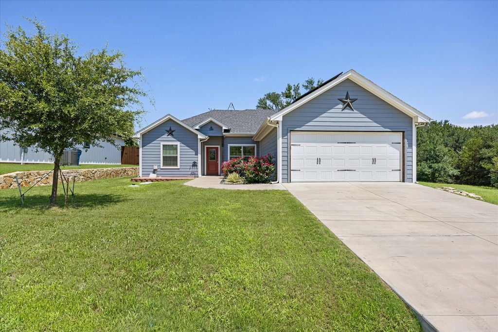 2206 Navasota Street, Granbury, TX 76048 — exterior