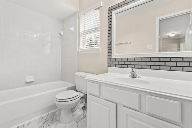 6113 Larrycrest Drive, Pearland, TX 77584