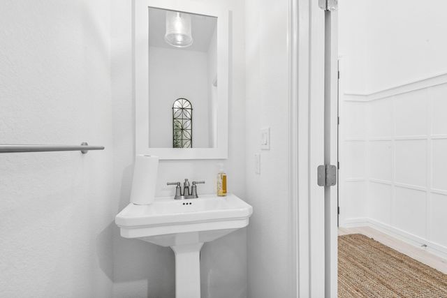 901 Kingwood Drive, League City, TX 77573