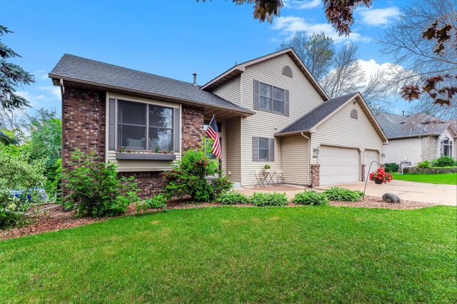 1219 15th Street SE, Forest Lake, MN 55025
