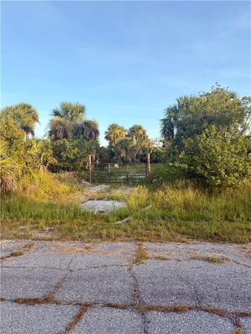 Fireglow CIR N, North Port, FL 34288