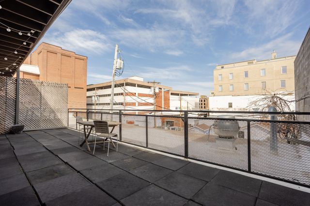 327 E Walnut Street 203, Springfield, MO 65806