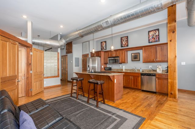 327 E Walnut Street 203, Springfield, MO 65806