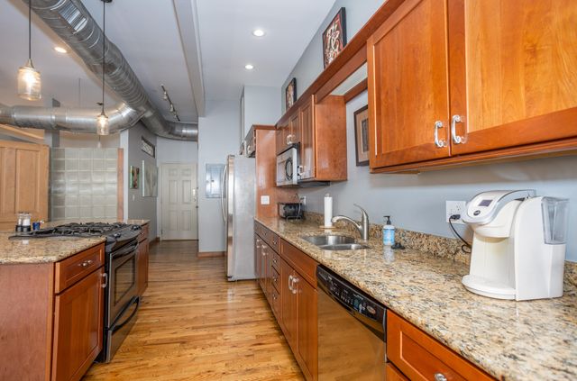 327 E Walnut Street 203, Springfield, MO 65806