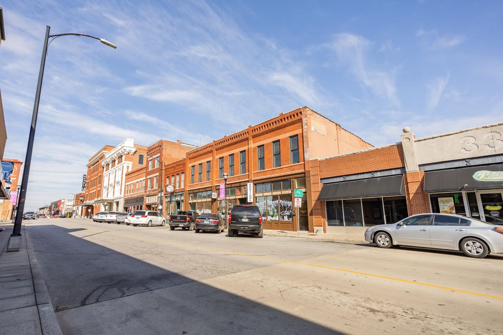 327 E Walnut Street 203, Springfield, MO 65806